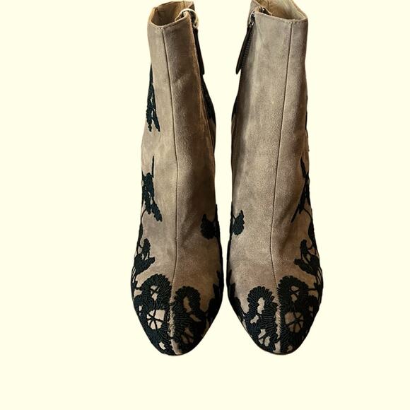 Valentino Garavani Taupe Suede Lace Embroidered Ankle Boots EU 40.5 US 10.5 - Picture 6 of 9